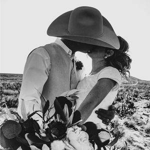 Meet your Posher, Clea